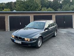 Grau Gebraucht 2000 BMW 523 Kombi | 4.000 €