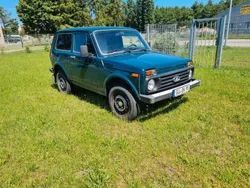 Grün Gebraucht 2009 Lada niva SUV | 4.100 € (Fairer Preis)