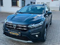 Metallic kometengrau Gebraucht 2023 Dacia Sandero Stepway Kleinwagen | 15.990 € (Guter Preis)