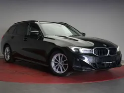Black sapphire Gebraucht 2023 BMW 320 Sport Line Kombi | 25.490 € (Fairer Preis)