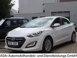 Weiß Gebraucht 2016 Hyundai i30 Limousine | 7.980 € (Superpreis)