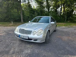 Silber Gebraucht 2003 Mercedes E240 Limousine | 5.000 €