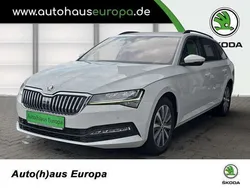 Moonweiß perleffekt Gebraucht 2022 Skoda Superb Ambition Kombi | 23.590 € (Fairer Preis)