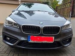 Grau Gebraucht 2017 BMW 220 Gran Tourer Sport Line Van / Kleinbus | 14.700 € (Fairer Preis)