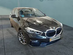 Schwarz Gebraucht 2023 BMW 120 Sport Line Kleinwagen | 30.550 € (Fairer Preis)