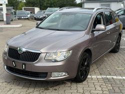 Violet Gebraucht 2010 Skoda Superb Ambition Kombi | 3.490 € (Fairer Preis)