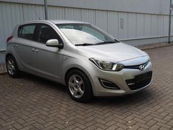 Silber Gebraucht 2013 Hyundai i20 Classic Kleinwagen | 5.990 € (Fairer Preis)