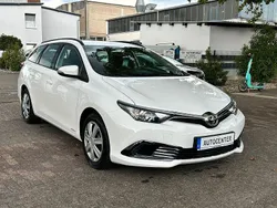 Weiß Gebraucht 2016 Toyota Auris Touring Sports Cool Kombi | 6.490 € (Fairer Preis)