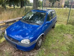 Blau Gebraucht 2000 Opel Corsa Kleinwagen | 600 € (Guter Preis)