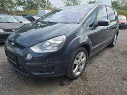 Grau Gebraucht 2008 Ford S-MAX S Van / Kleinbus | 1.900 € (Fairer Preis)