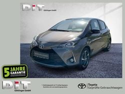Platinbronze metallic / dach s Gebraucht 2019 Toyota Yaris Hybrid Style Limousine | 13.990 € (Guter Preis)