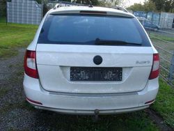 Weiss Gebraucht 2011 Skoda Superb | 800 €