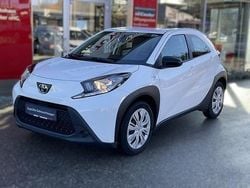 Schneeweiß Gebraucht 2023 Toyota Aygo X X-play SUV | 14.990 € (Fairer Preis)