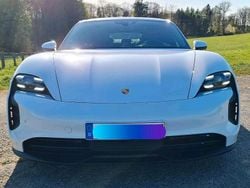 Weiß Gebraucht 2020 Porsche Taycan 4S Performance Package Limousine | 52.999 € (Etwas zu teuer)