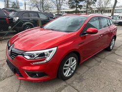 Rot Gebraucht 2017 Renault Mégane IV Business Limousine | 12.400 € (Fairer Preis)