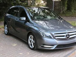 Grau Gebraucht 2012 Mercedes B200 Van / Kleinbus | 5.200 € (Fairer Preis)