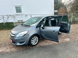 Grau Gebraucht 2016 Opel Meriva Van / Kleinbus | 4.600 € (Guter Preis)