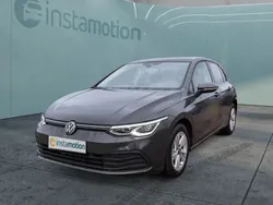 Grau Gebraucht 2023 VW Golf VIII Life Limousine | 21.240 € (Guter Preis)
