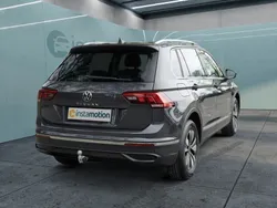 Grau Gebraucht 2023 VW Tiguan Move SUV | 34.840 € (Fairer Preis)