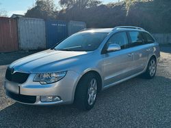 Grau Gebraucht 2012 Skoda Superb Kombi | 4.900 € (Guter Preis)
