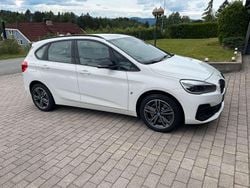 Weiß Gebraucht 2019 BMW 225 Active Tourer iPerformance Van / Kleinbus | 13.790 € (Fairer Preis)