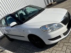 Weiß Gebraucht 2012 Skoda Fabia Kombi | 2.890 € (Fairer Preis)