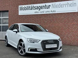 Weiß Gebraucht 2016 Audi A3 Sportback e-tron Comfort Limousine | 16.990 € (Etwas zu teuer)