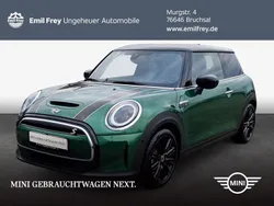 British racing green metallic Gebraucht 2023 Mini Cooper SE Kleinwagen | 22.990 € (Etwas zu teuer)
