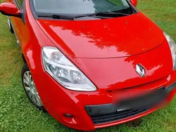Rot Gebraucht 2011 Renault Clio II Kleinwagen | 3.800 €