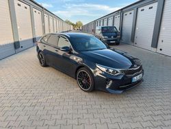Blau Gebraucht 2017 Kia Optima Kombi | 18.000 € (Etwas zu teuer)