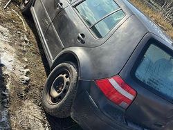 Schwarz Gebraucht 2003 VW Golf IV Kleinwagen | 750 € (Guter Preis)