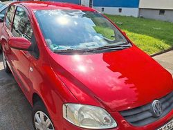 Rot Gebraucht 2008 VW Fox Kleinwagen | 1.500 € (Fairer Preis)