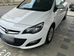 Weiß Gebraucht 2013 Opel Astra Kleinwagen | 4.799 €