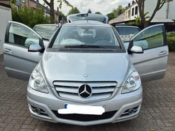 Grau Gebraucht 2010 Mercedes B200 Van / Kleinbus | 9.150 € (Etwas zu teuer)
