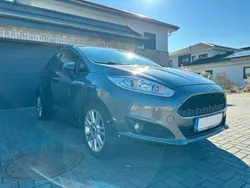 Grau Gebraucht 2016 Ford Fiesta Celebration Kleinwagen | 8.999 € (Fairer Preis)
