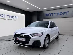 Weiß Gebraucht 2021 Audi A1 Sportback Comfort Kleinwagen | 15.450 € (Guter Preis)