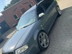 Grau Gebraucht 2002 Audi A6 Kombi | 9.500 €