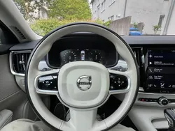 Weiß Gebraucht 2018 Volvo V90 Momentum Kombi | 20.500 € (Fairer Preis)