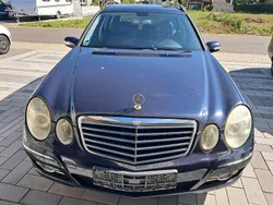 Blau Gebraucht 2006 Mercedes E220 Avantgarde Kombi | 4.300 €