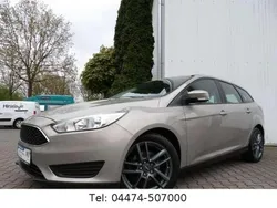 Grau Gebraucht 2018 Ford Focus Kombi | 10.790 € (Fairer Preis)