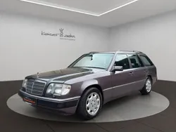 Braun Gebraucht 1993 Mercedes E220 Kombi | 2.222 €