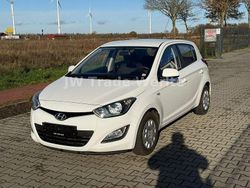 Weiß Gebraucht 2012 Hyundai i20 Limousine | 5.799 € (Etwas zu teuer)
