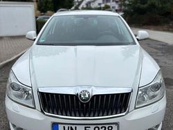 Weiß Gebraucht 2012 Skoda Octavia Elegance Kombi | 4.500 € (Fairer Preis)