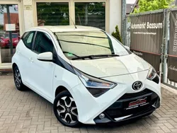 Weiß Gebraucht 2021 Toyota Aygo X-play Kleinwagen | 10.599 € (Fairer Preis)