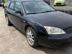 Schwarz Gebraucht 2002 Ford Mondeo Ghia Kombi | 750 € (Superpreis)