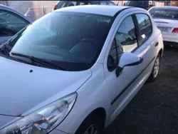 Weiß Gebraucht 2009 Peugeot 207 Kombi | 899 €