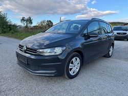 Grau Gebraucht 2019 VW Touran Trendline Van / Kleinbus | 9.990 € (Guter Preis)