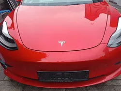 Rot Gebraucht 2021 Tesla Model 3 Standard Range Plus Limousine | 26.900 € (Fairer Preis)