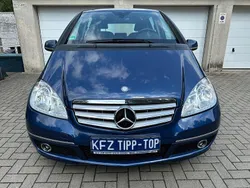 Blau Gebraucht 2011 Mercedes 200 Avantgarde Limousine | 4.800 € (Superpreis)