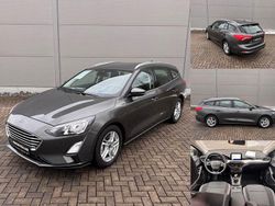 Grau Gebraucht 2020 Ford Focus Cool & Connect Limousine | 16.390 € (Fairer Preis)